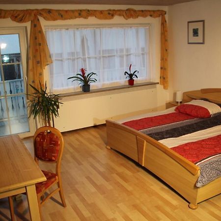 Ferienwohnung Mit 4 Schlafzimmer Fuer 2 Bis 9 Gaeste----Apartment With 4 Bedrooms For 2 To 9 Guests Nuremberg Extérieur photo